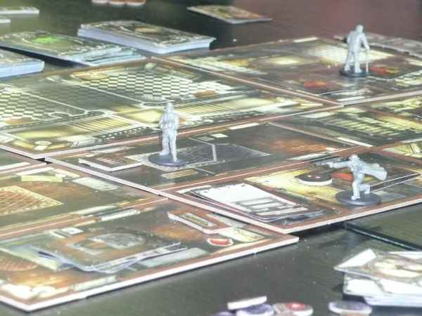 Ein Blick auf das Spielfeld mit einigen Investigators