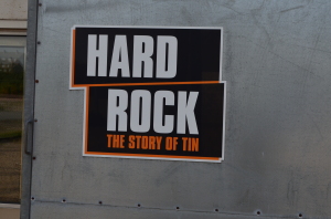 The Story of Tin? Kenn ic gar nicht. die Band...was sucht die im Hard Rock Museum?