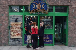 Willowmoon - Wenn man in der Nähe ist, unbedingt besuchen, alles für den Esoterikfan!
