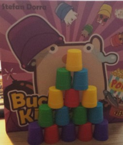 Eine noch unbeschädigte Pyramide bei Bucket King 3D